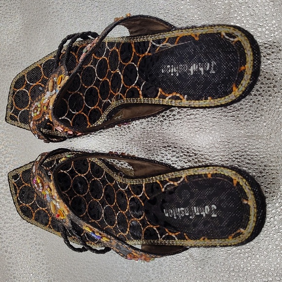 John Fashion Embroidered & Beaded Unique Slides Wedge Heal Size 9 - Picture 15 of 16